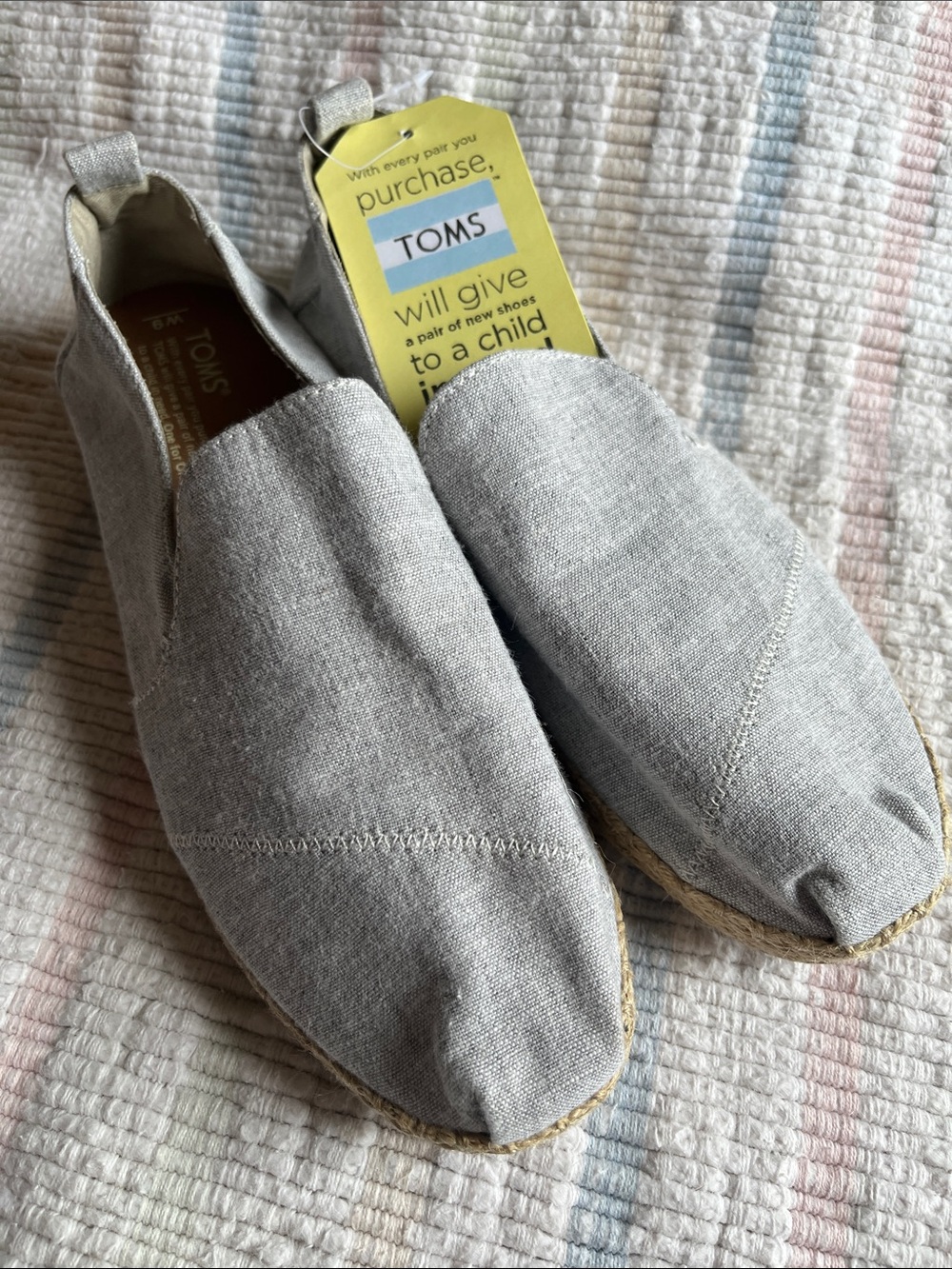Toms Women’s Slip-On Espadrilles in Light Gray Canvas 9 regular width.